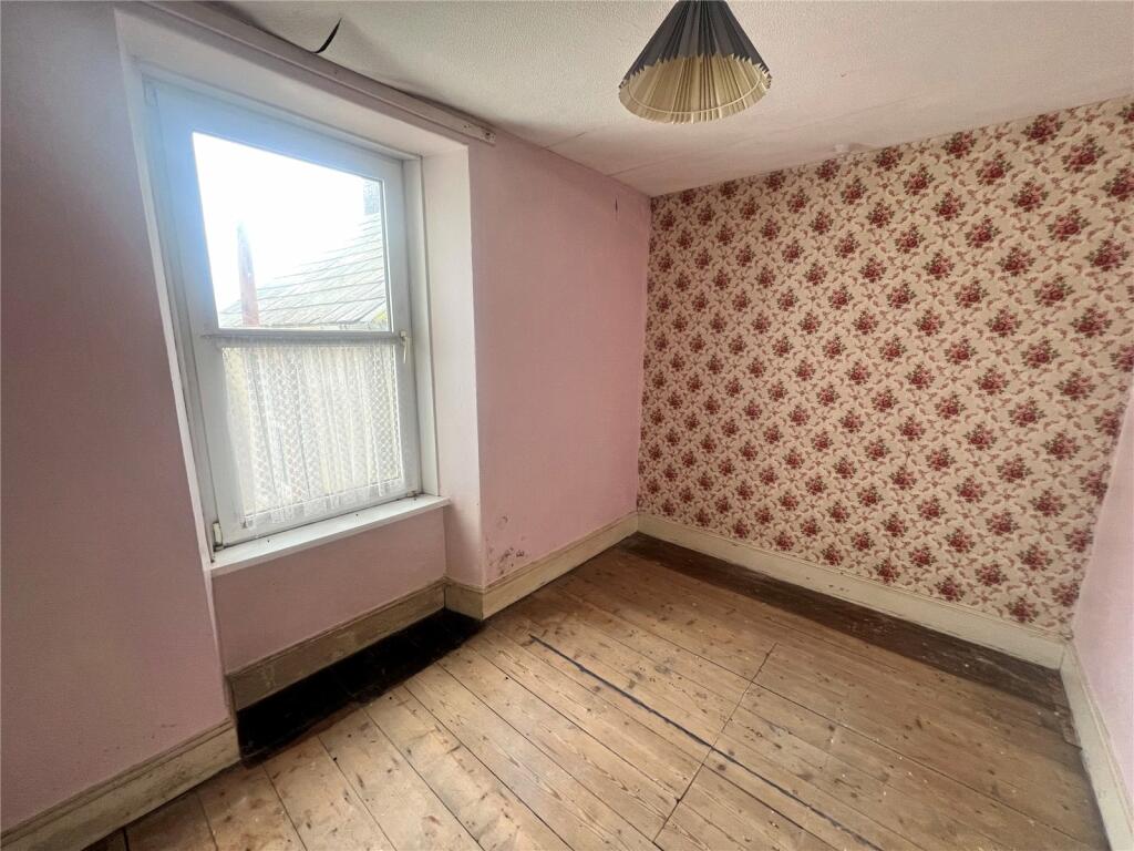 4 bed Semi-Detached