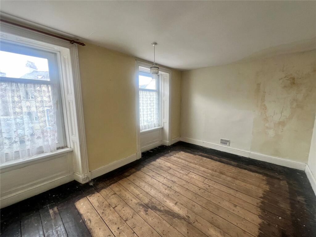 4 bed Semi-Detached