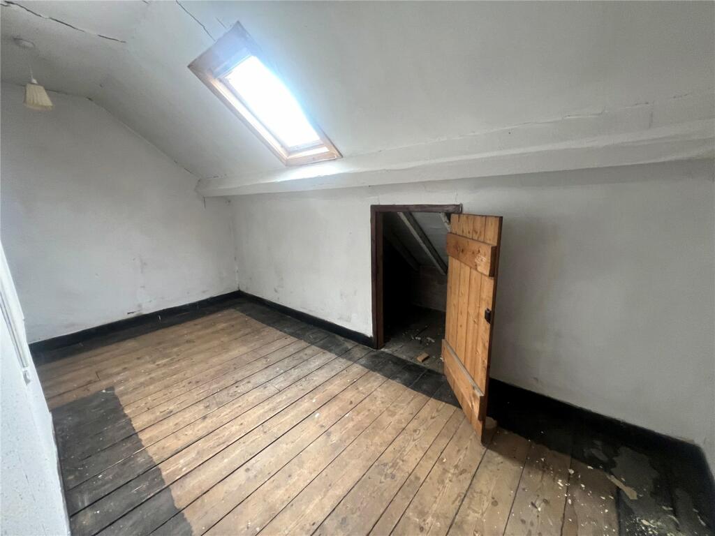 4 bed Semi-Detached