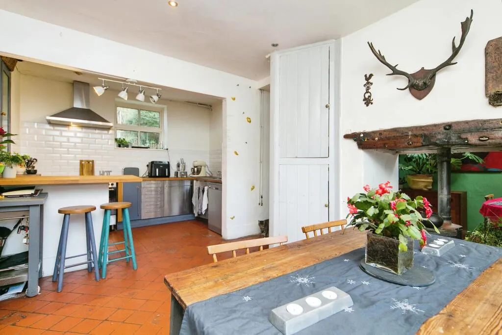 4 bed Detached
