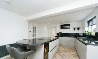 4 bed Detached