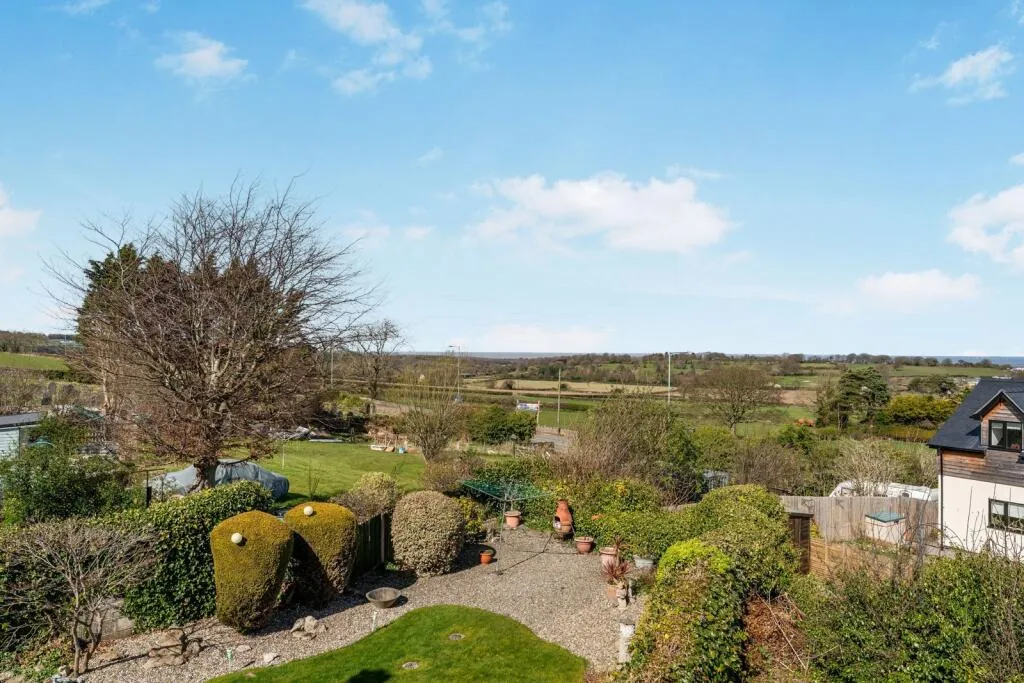 4 bed Semi-Detached