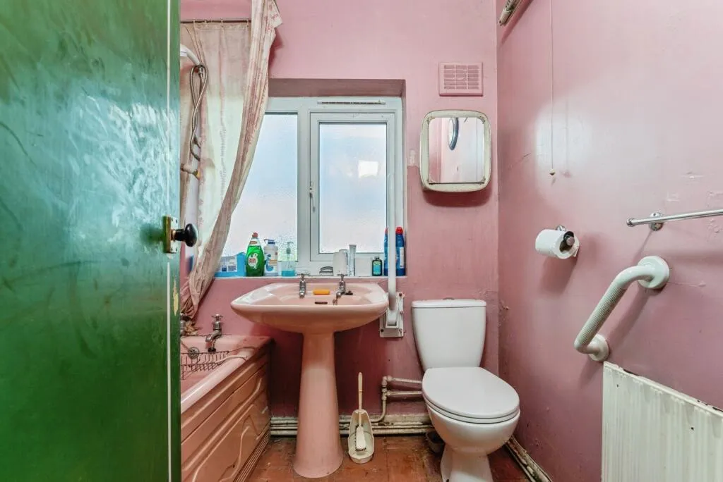 4 bed Semi-Detached
