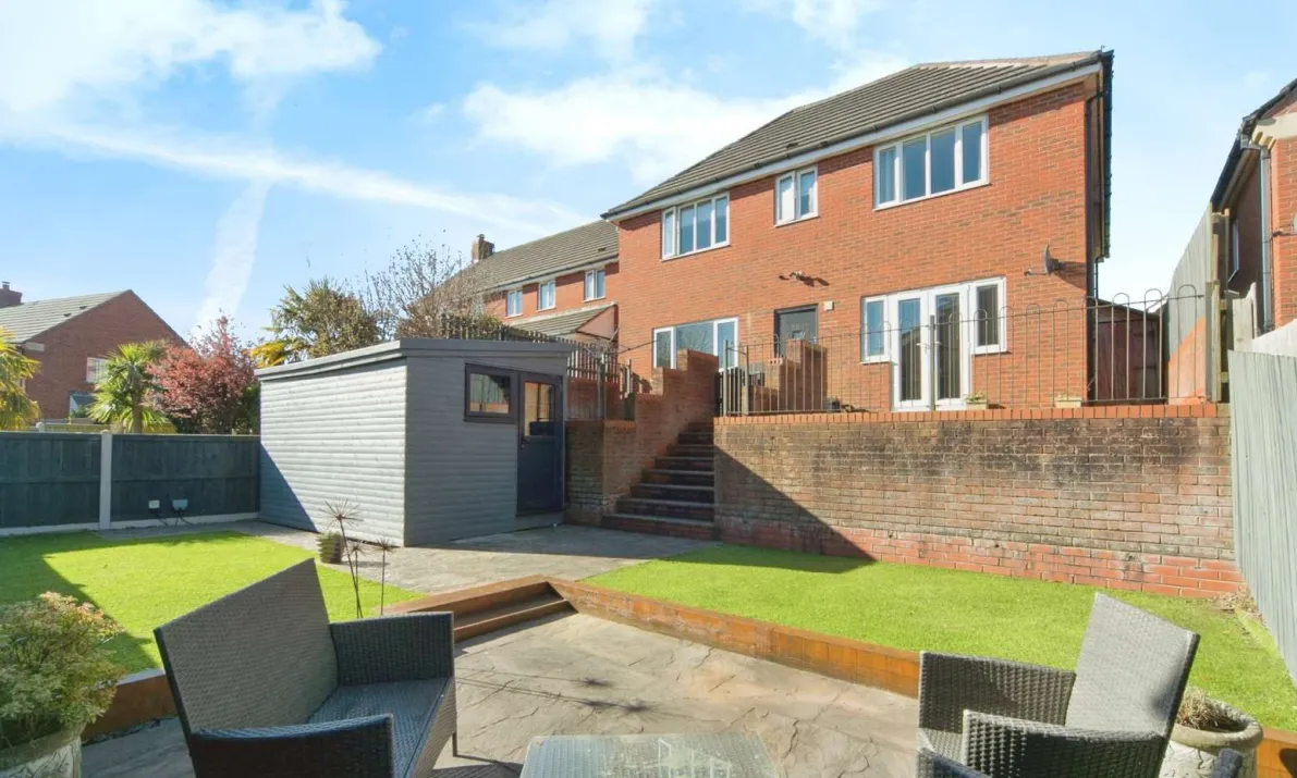 4 bed Detached