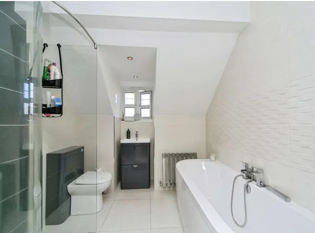 4 bed Detached