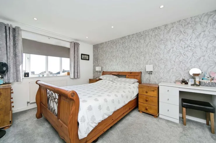 4 bed Detached