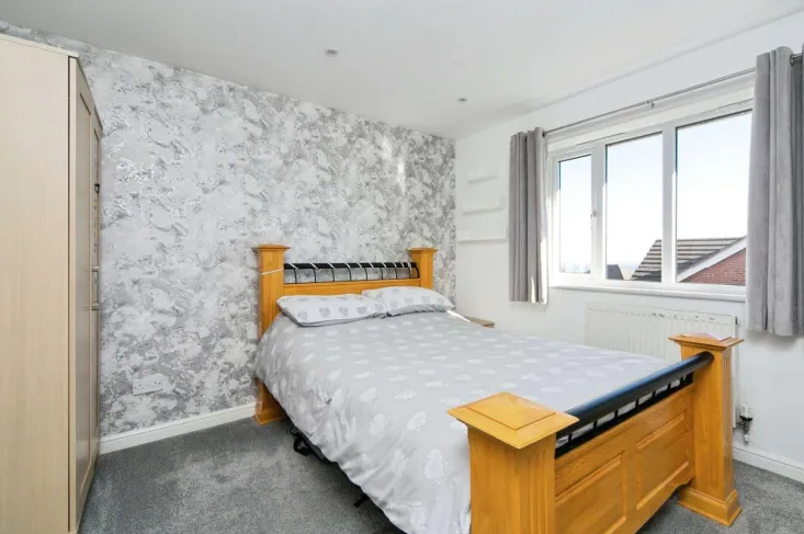 4 bed Detached