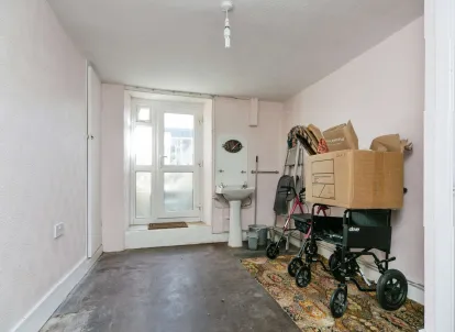 2 bed Maisonette
