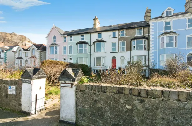 2 bed Maisonette