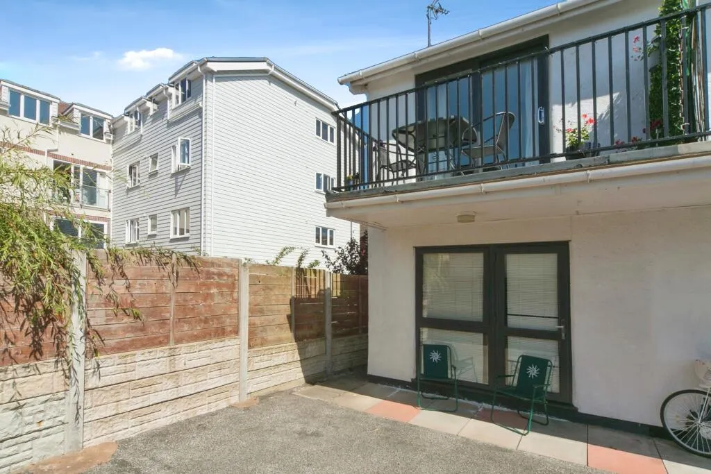1 bed Maisonette