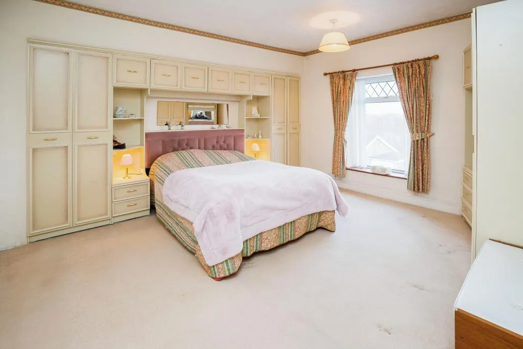 4 bed Detached