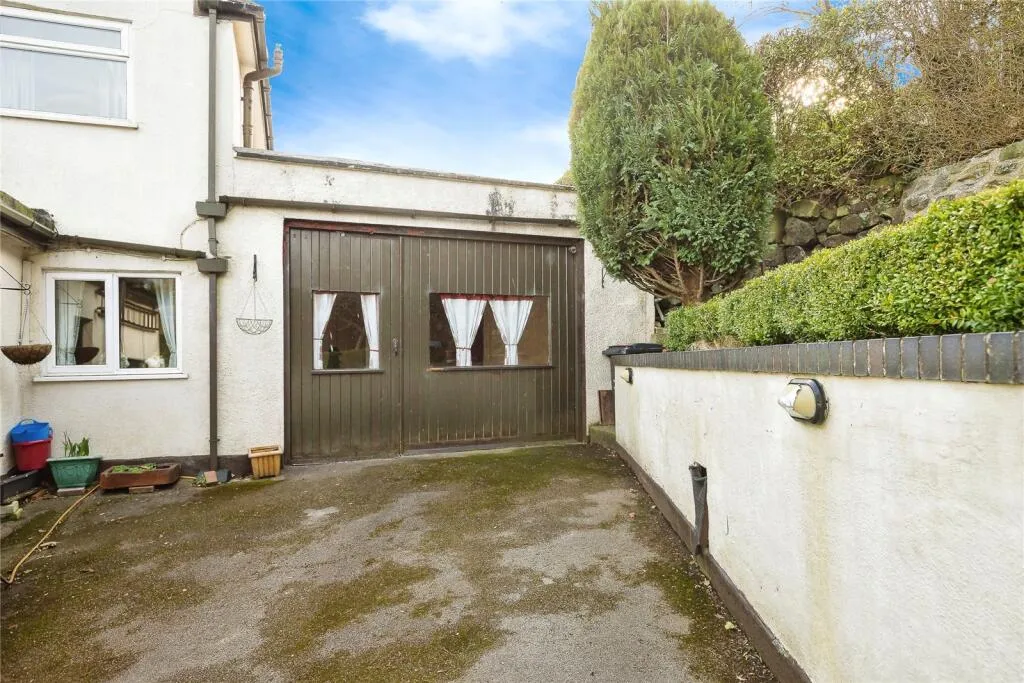 4 bed Detached