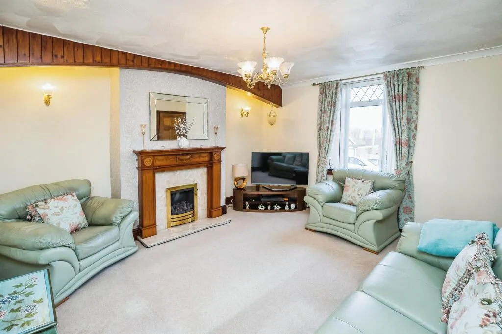 4 bed Detached
