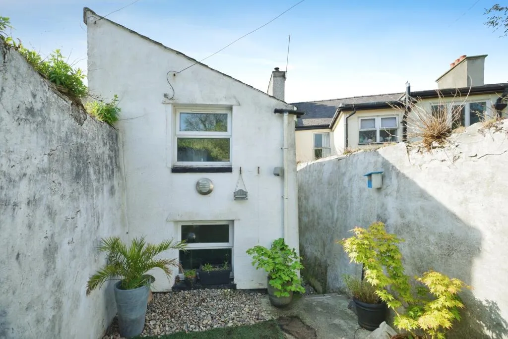 3 bed Terraced