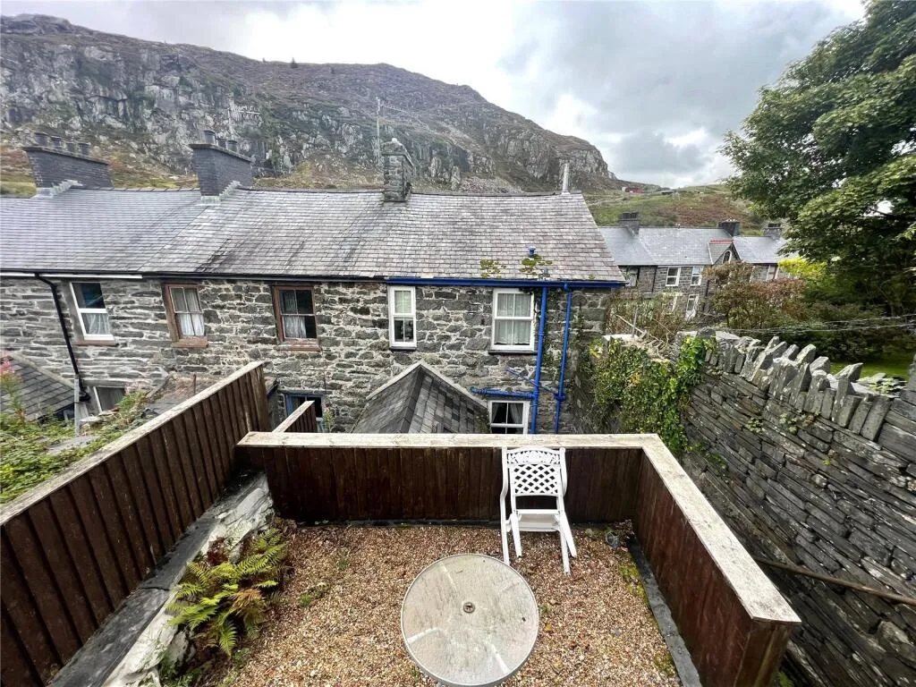 2 bed End of Terrace