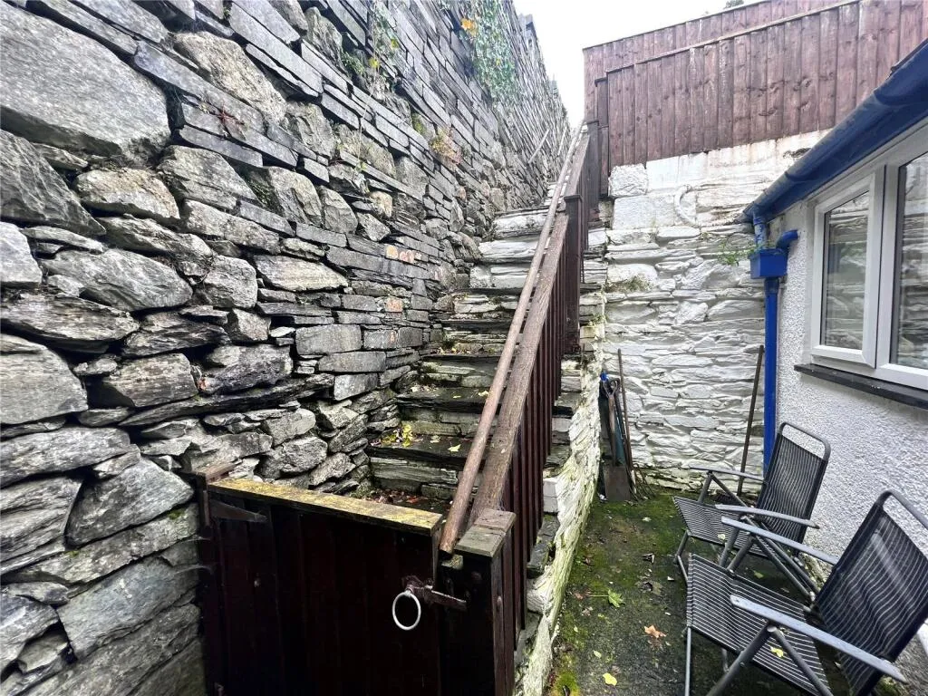 2 bed End of Terrace