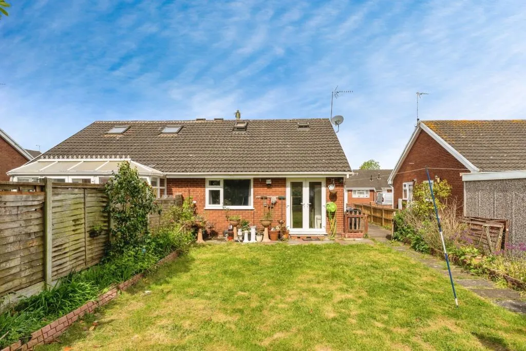 2 bed Semi-Detached Bungalow