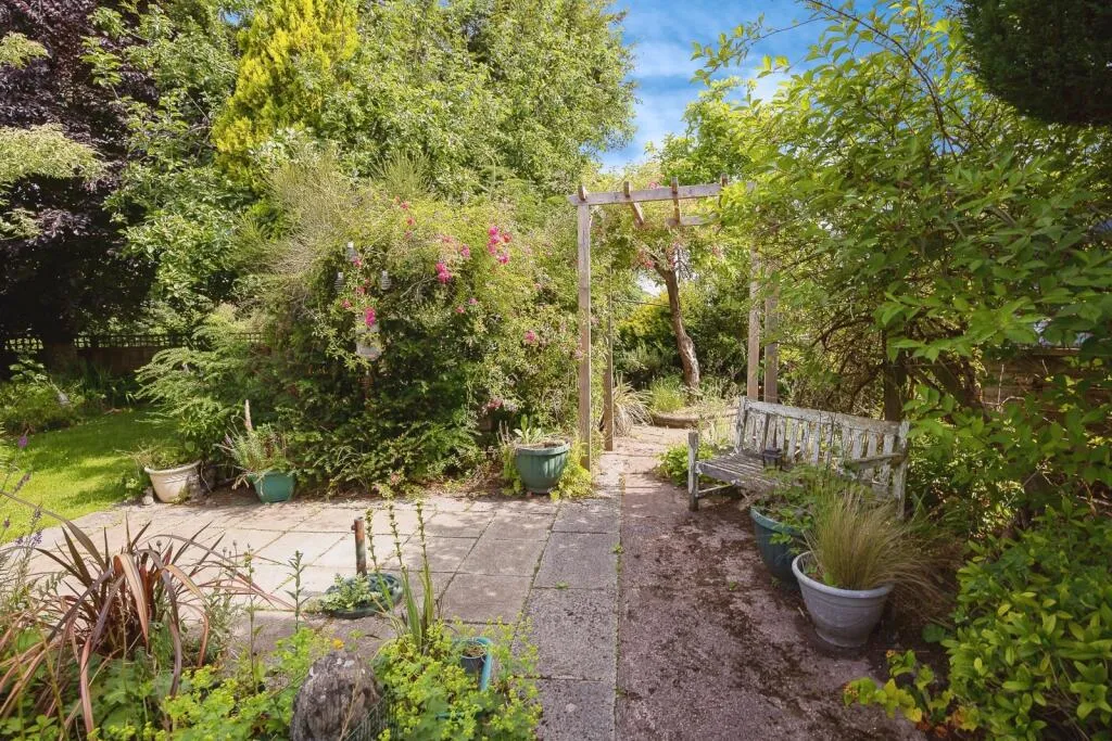 4 bed Detached