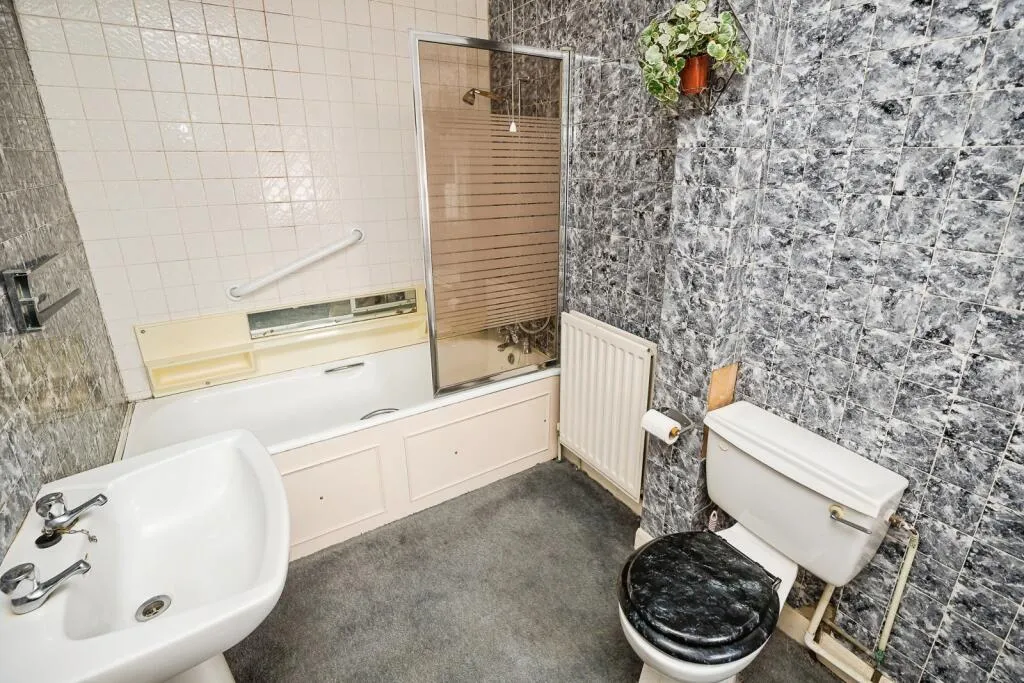 4 bed Detached