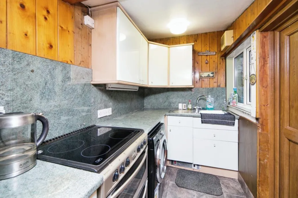 4 bed End of Terrace