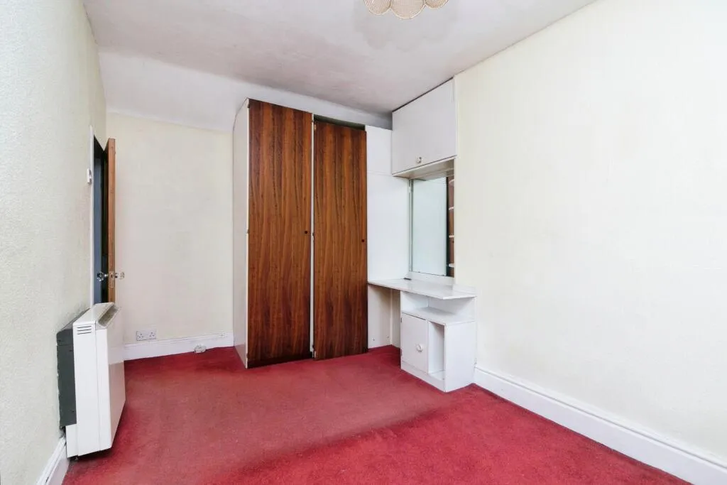 4 bed End of Terrace