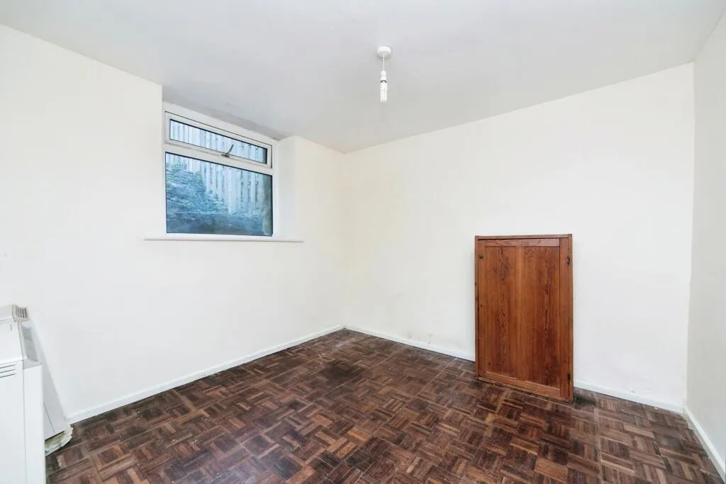 4 bed End of Terrace