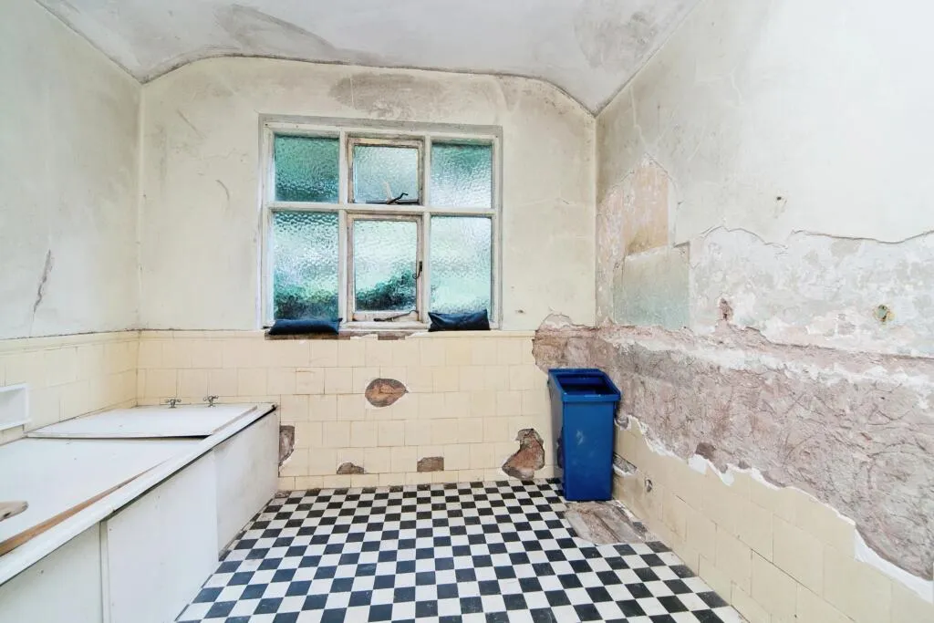 4 bed End of Terrace