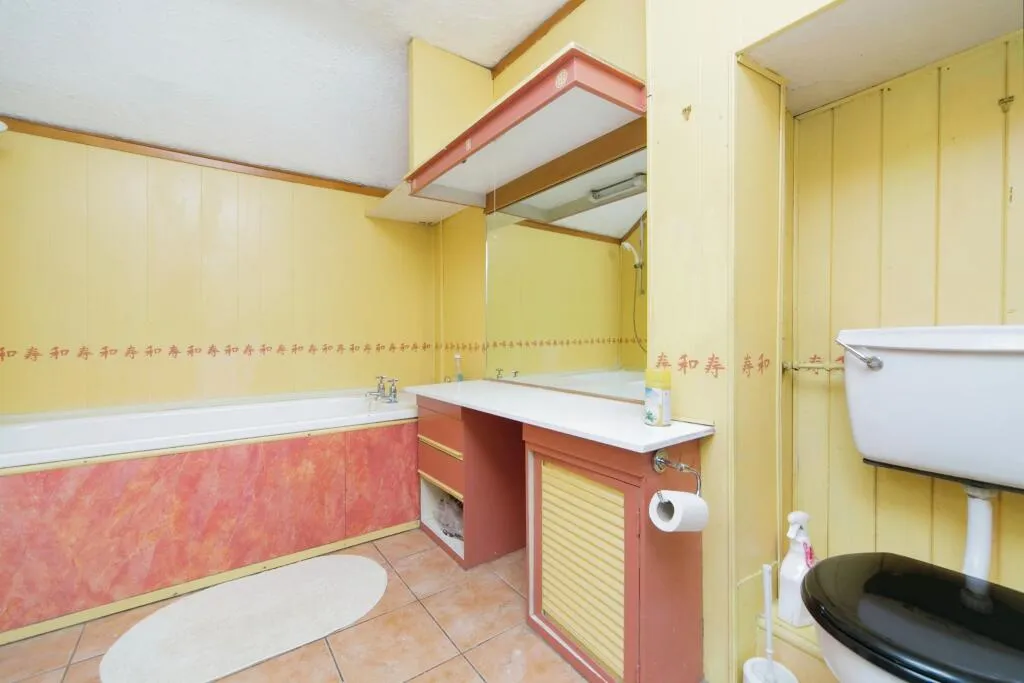 4 bed End of Terrace