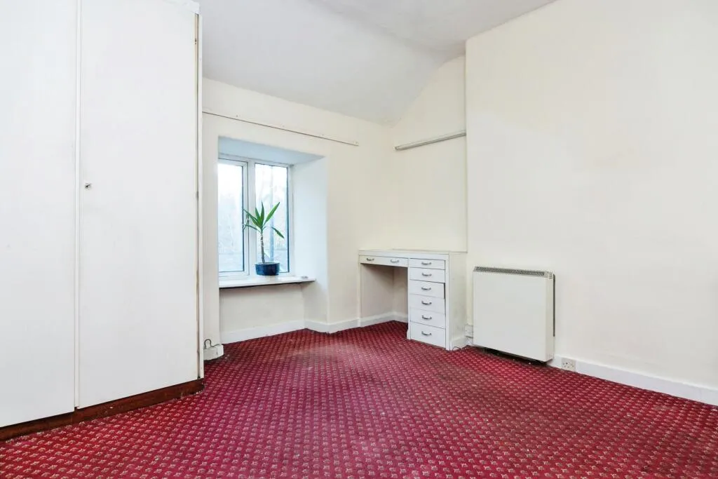 4 bed End of Terrace