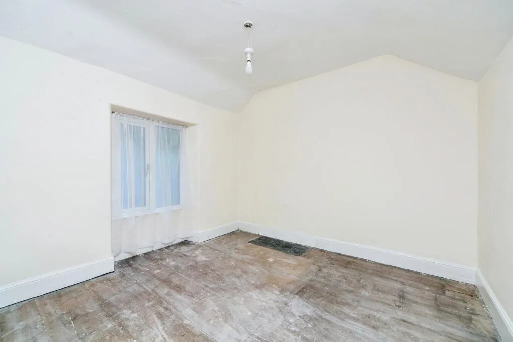 4 bed End of Terrace