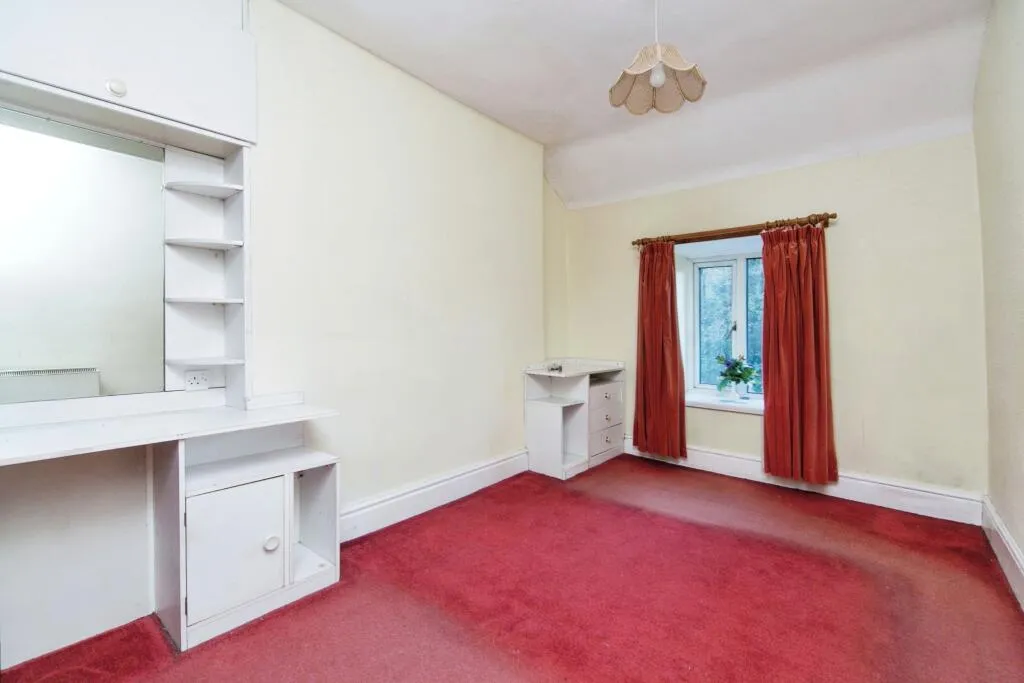 4 bed End of Terrace