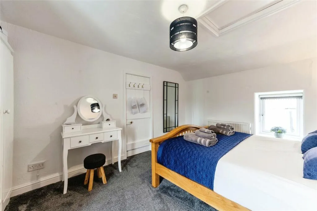 2 bed Character Property