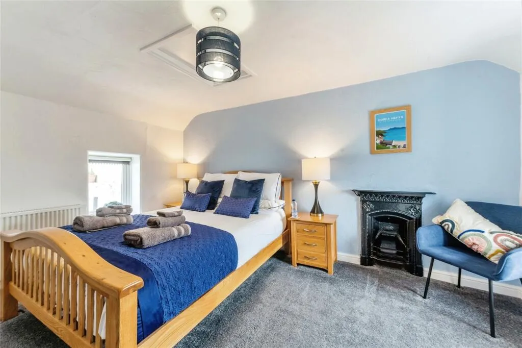 2 bed Character Property