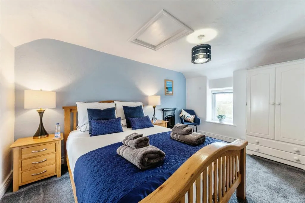2 bed Character Property