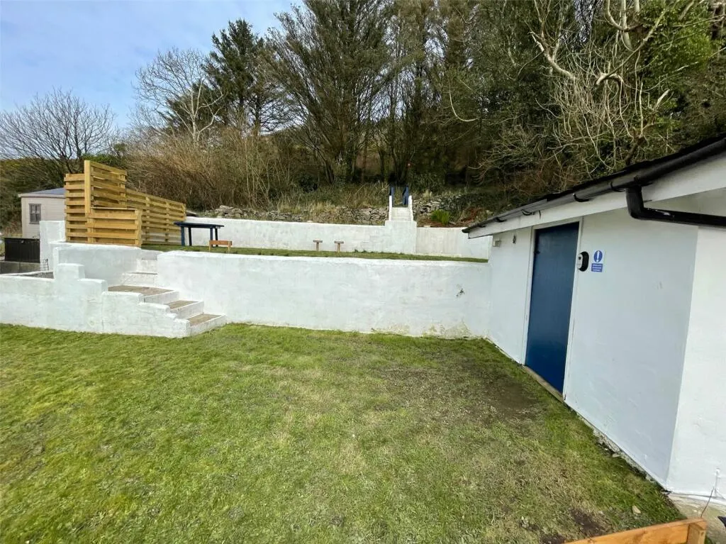 2 bed Character Property