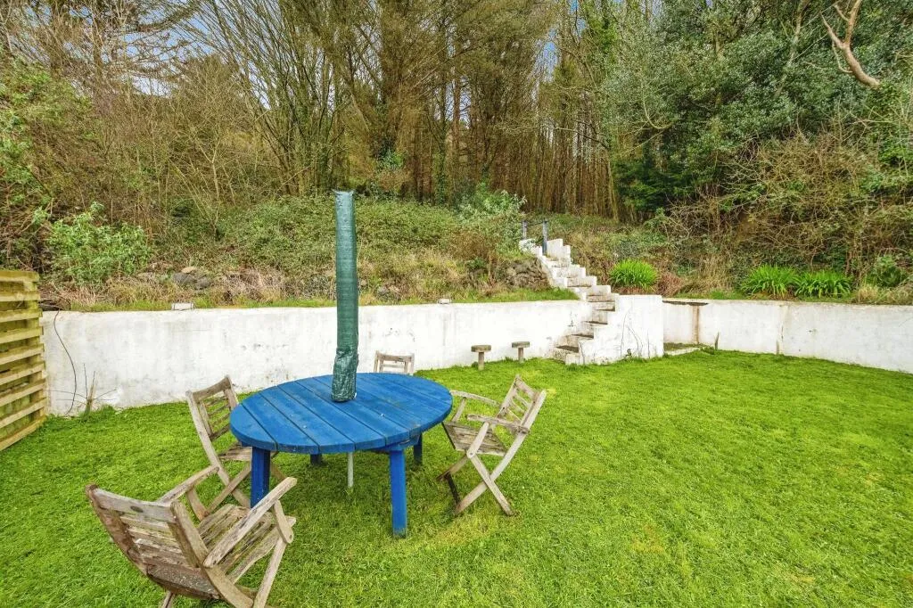2 bed Character Property