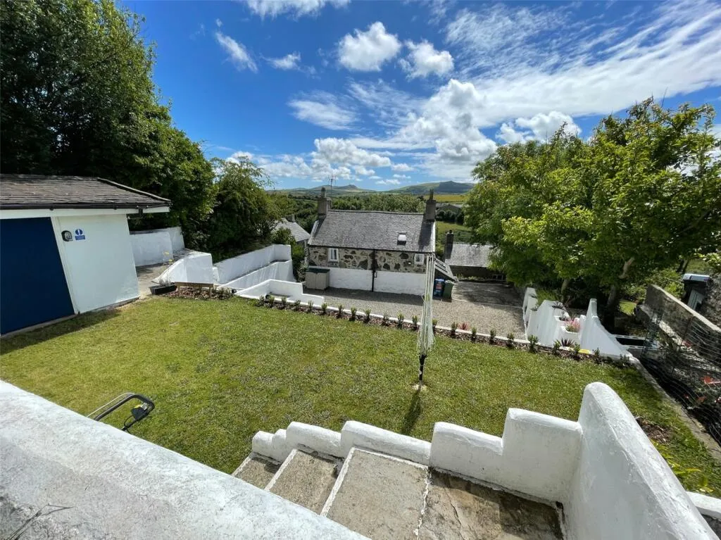 2 bed Character Property