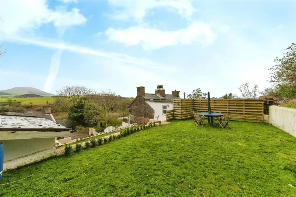 2 bed Character Property