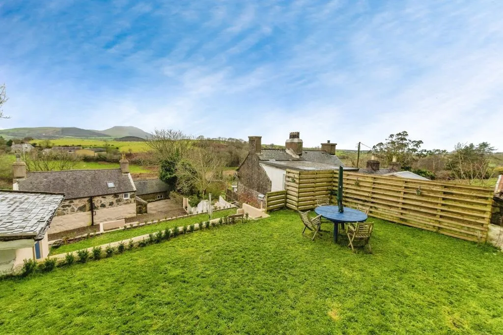 2 bed Character Property