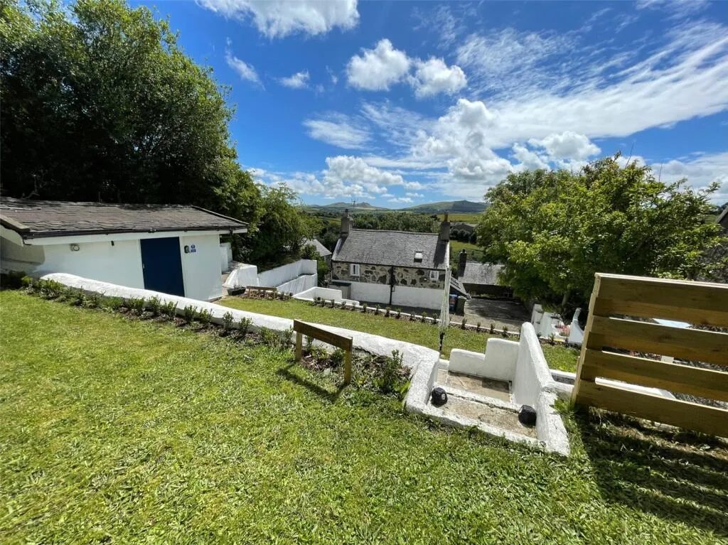 2 bed Character Property