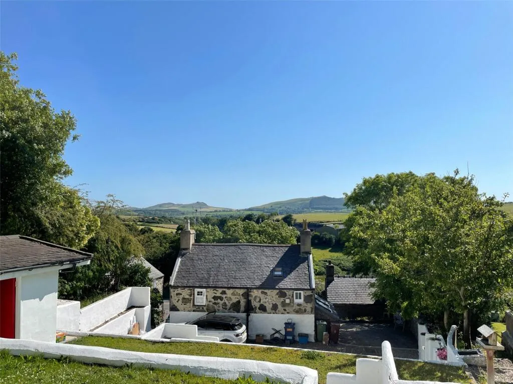 2 bed Character Property