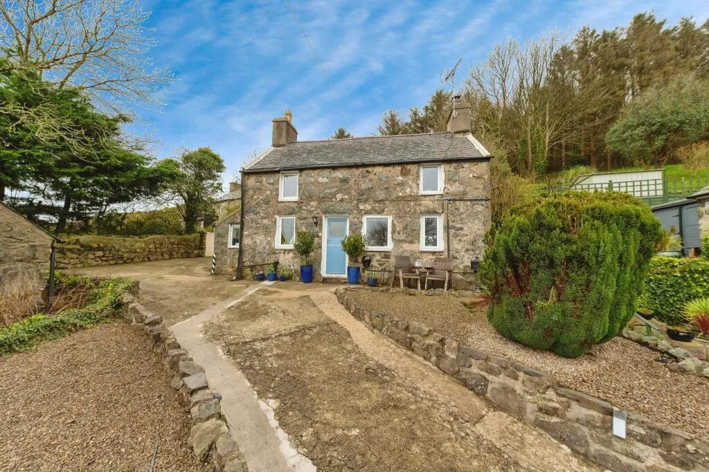 2 bed Character Property