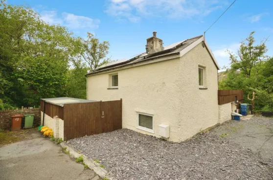 2 bed Detached
