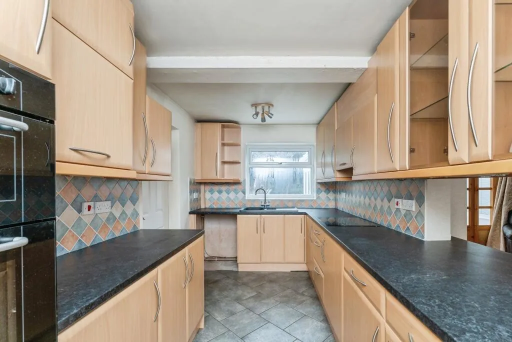 5 bed Detached