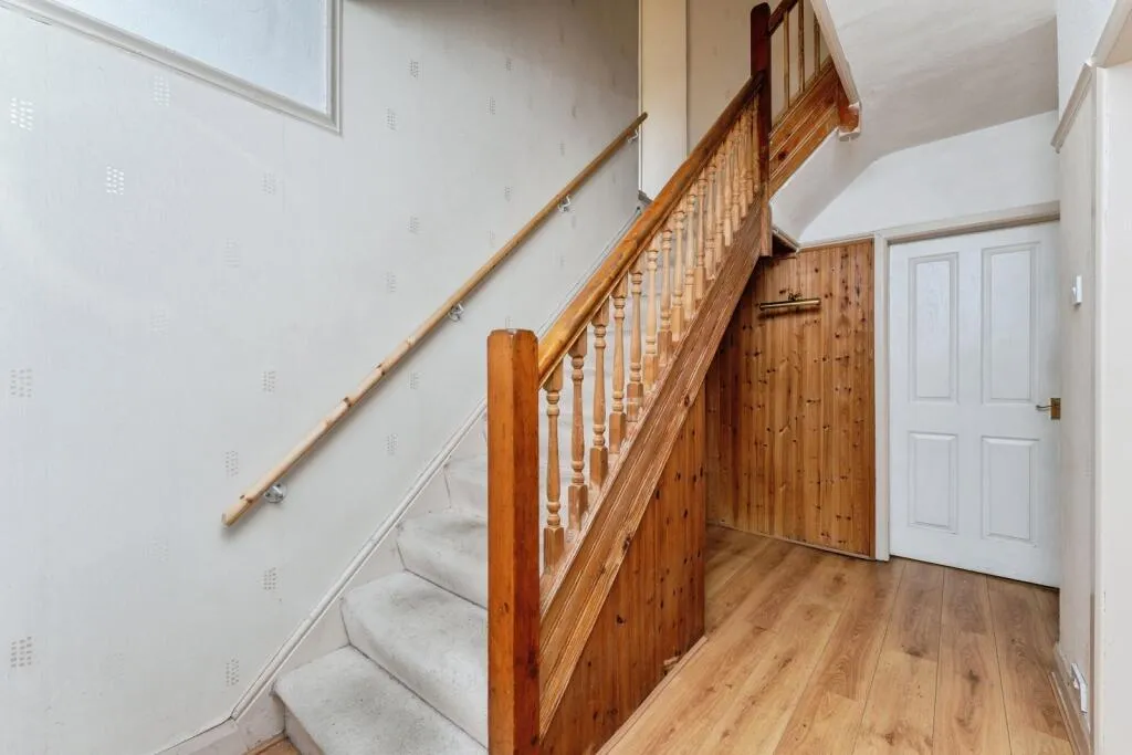5 bed Detached