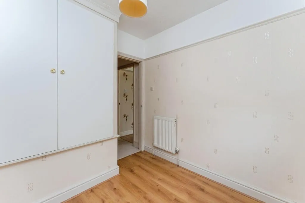 5 bed Detached