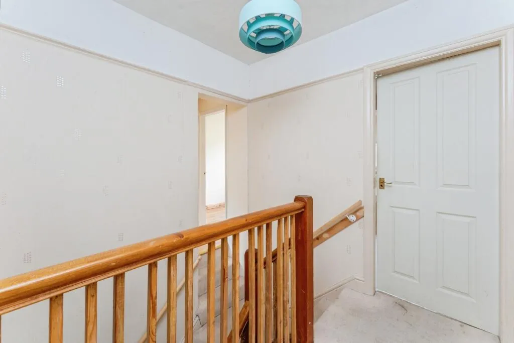 5 bed Detached