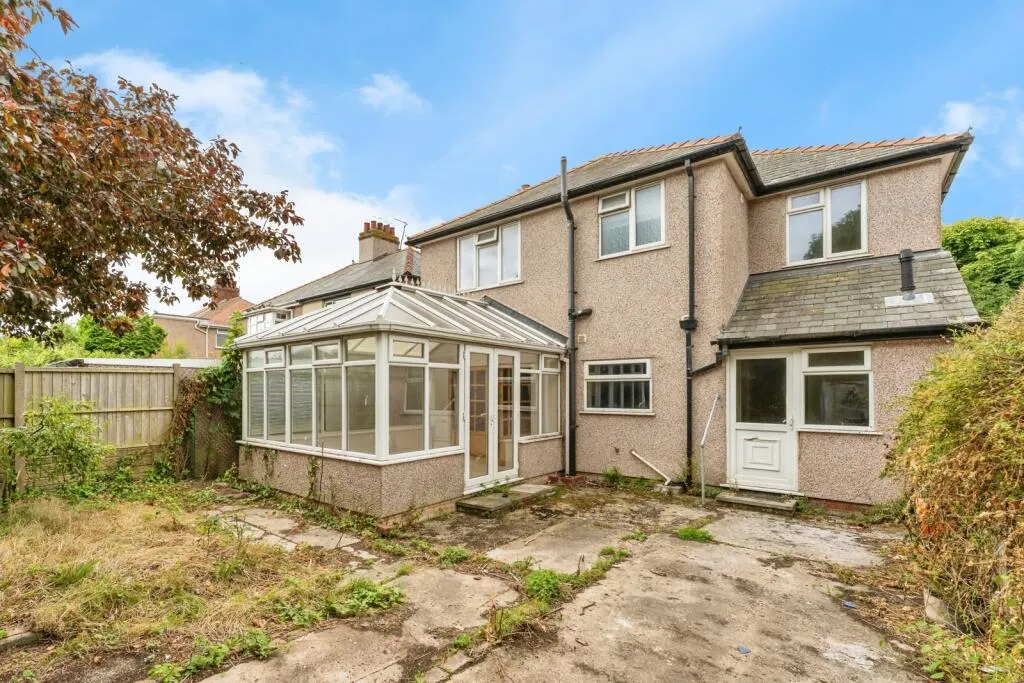 5 bed Detached