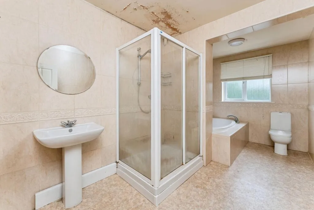 5 bed Detached