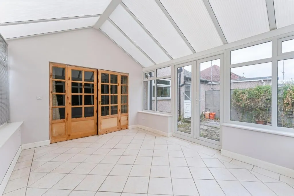 5 bed Detached